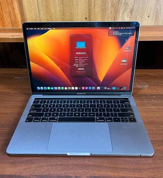 MACBOOK PRO 13' i7 2019 16 GB RAM 256 GB