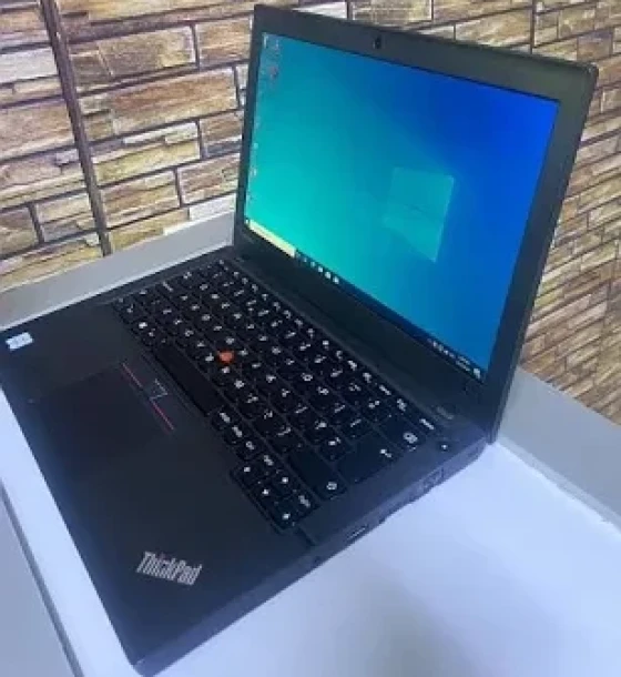 LENOVO THINKPAD X270 i5 6 TH GEN 8 GB RAM 256 SSD