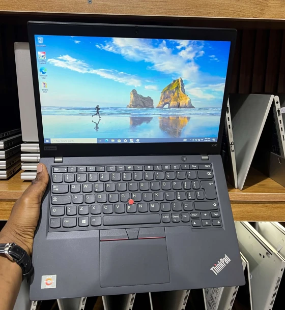 LENOVO X395 (AMD Ryzen 7, 16 GB RAM, 256 GB SSD) 2GB GPU NON TOUCH