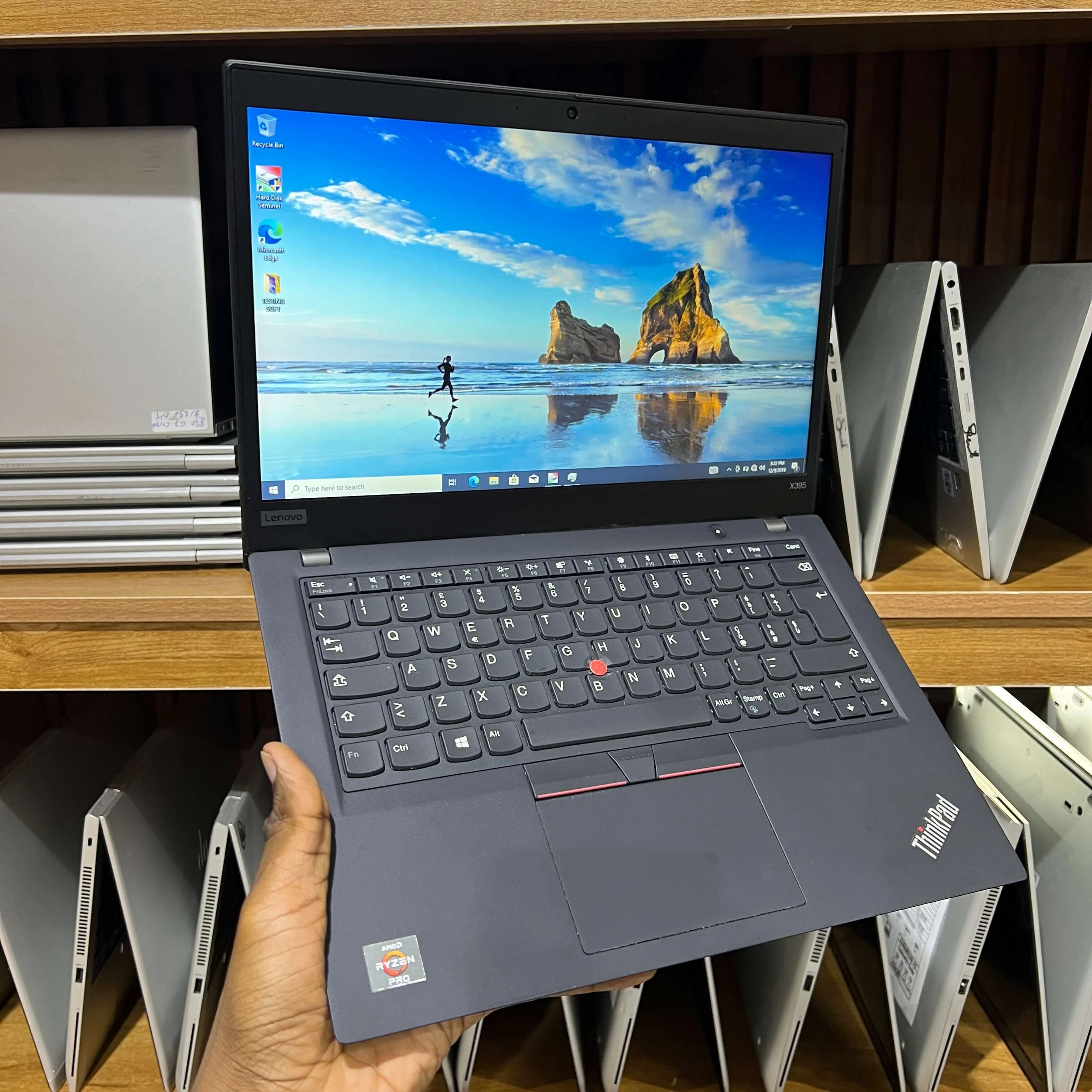 LENOVO X395 (AMD Ryzen 7, 16 GB RAM, 256 GB SSD) 2GB GPU NON TOUCH